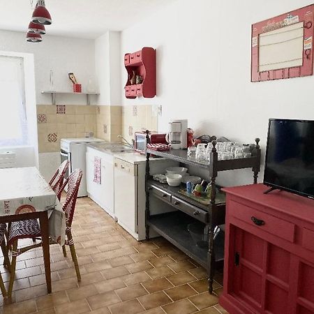 Studio en rez-de-chaussée tout équipé Jullianges Esterno foto