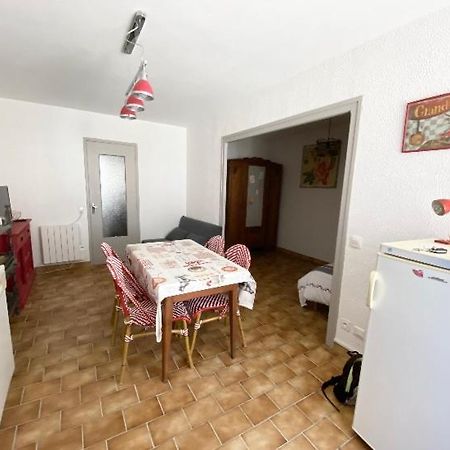 Studio en rez-de-chaussée tout équipé Jullianges Esterno foto