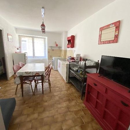 Studio en rez-de-chaussée tout équipé Jullianges Esterno foto