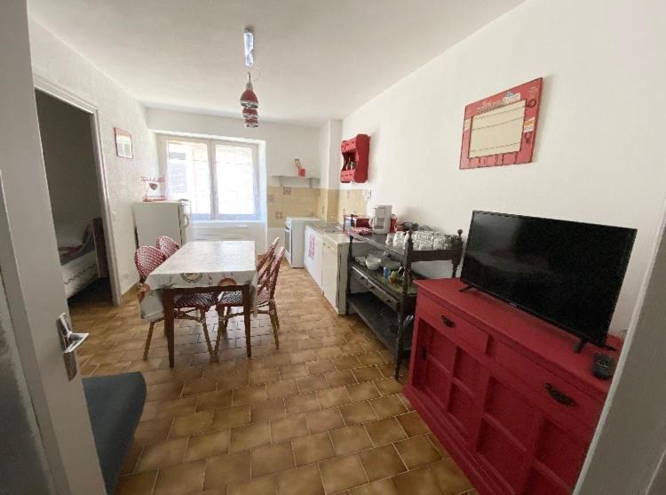 Studio en rez-de-chaussée tout équipé Jullianges Esterno foto